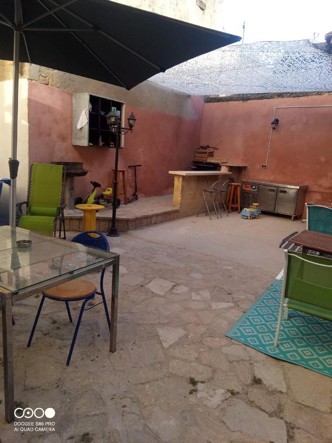 T2 Centre Village "Chez Clothilde" Remoulins Exterior foto